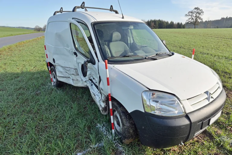 Altishofen LU – Lieferwagenfahrer nach Unfall in Lebensgefahr