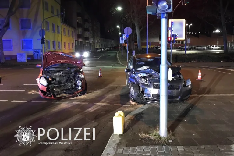 Kaiserslautern – Kollision beim Abbiegen