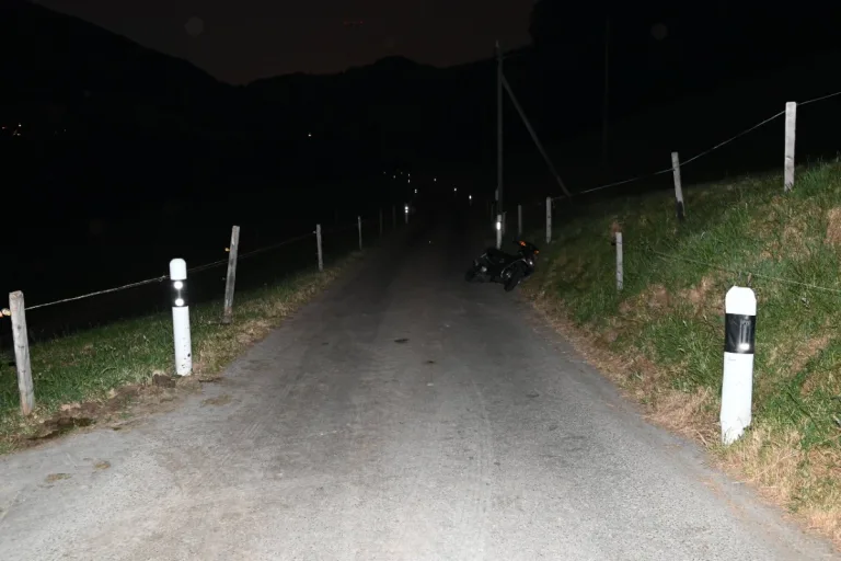 Unfall in Rüeterswil SG - Rollerfahrer erschrickt wegen Gegenverkehr