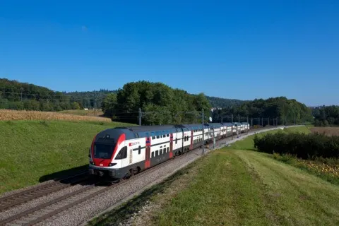 Bad Ragaz SG - Mann mit Messer im Zug bedroht Zugpassagiere
