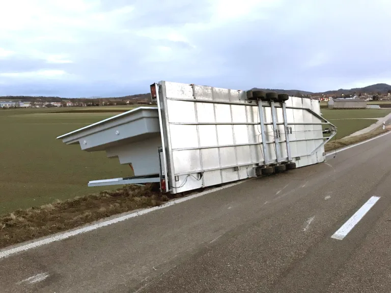 Courgenay JU – Von Windböe gepackt
