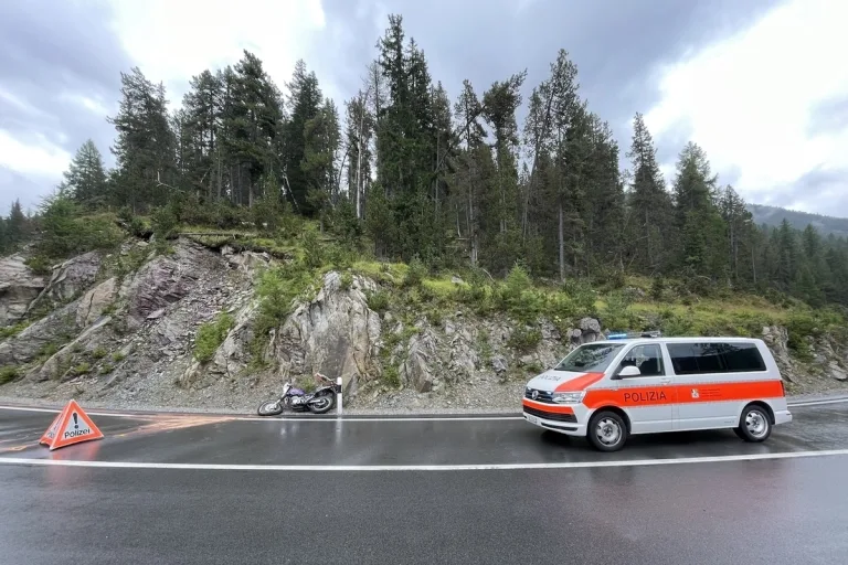 Zernez GR - Kollision auf der Gegenfahrbahn