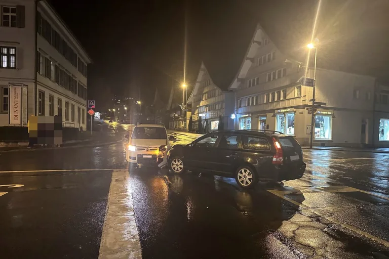 Heiden AR - Zwei Verletzte nach Verkehrsunfall 