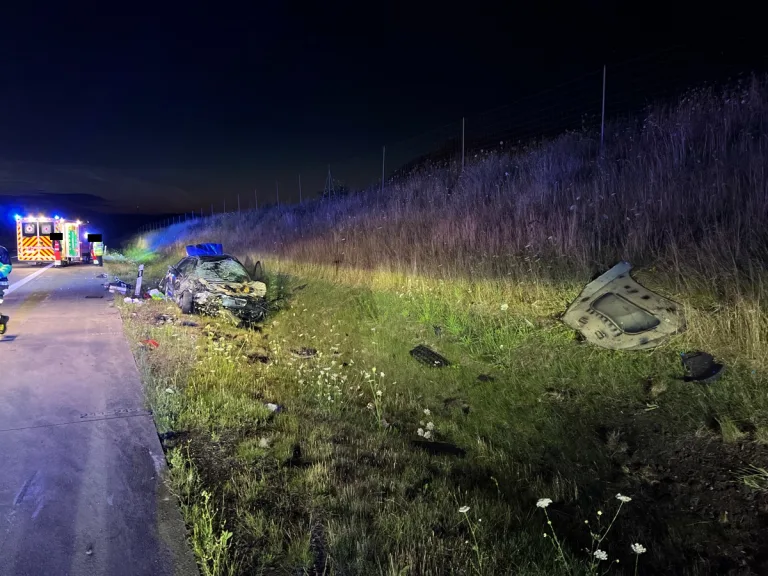 Dittersdorf – Auto überschlägt sich auf der A9