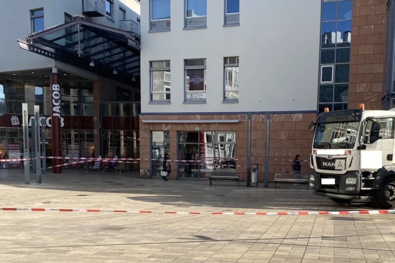 Neustadt/Weinstraße – Fußgängerin durch Lkw angefahren