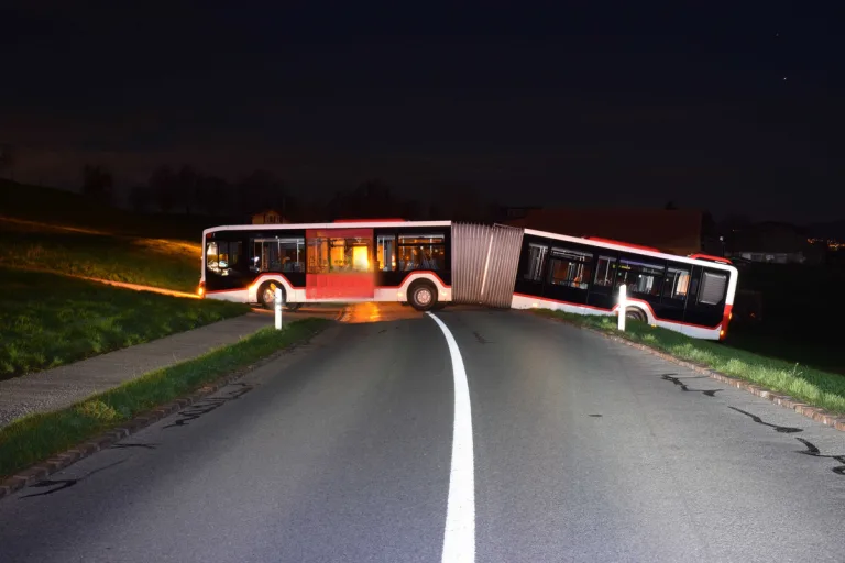 Kanton Luzern - Zahlreiche Verkehrsunfälle am Wochenende