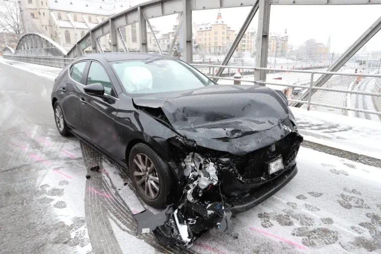 St.Gallen – Mit Sommerreifen  Unfall gebaut