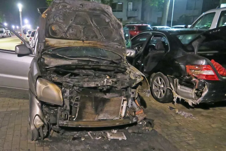 Monheim am Rhein - Auto brannte aus 