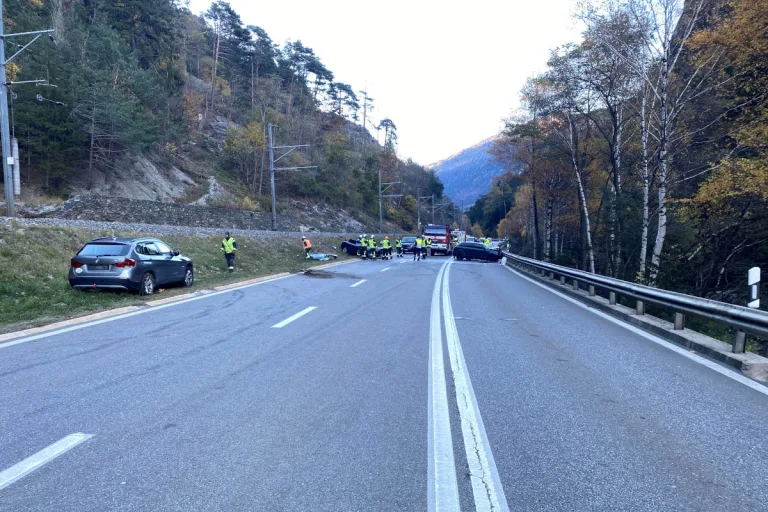 Bovernier VS – Acht Personen verletzt bei schwerem Unfall