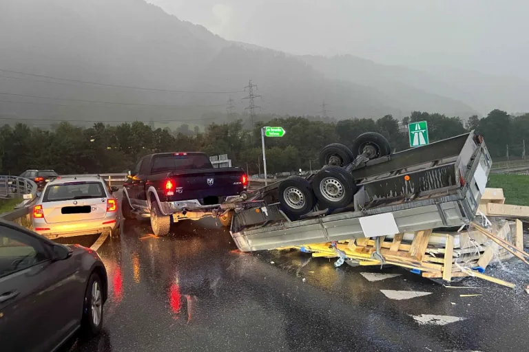 Chur GR - Unfall im Kreisel Chur Süd