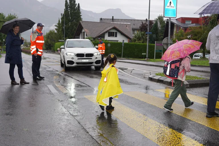 Altdorf UR – Urner Sicherheitsdirektorin begleitet Schulwegkontrolle