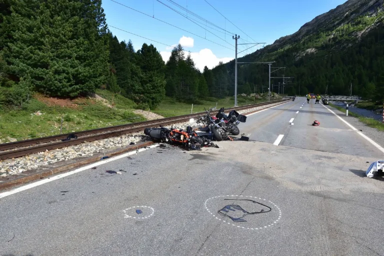Tragödie in Pontresina GR - Drei Personen nach Verkehrsunfall tot!