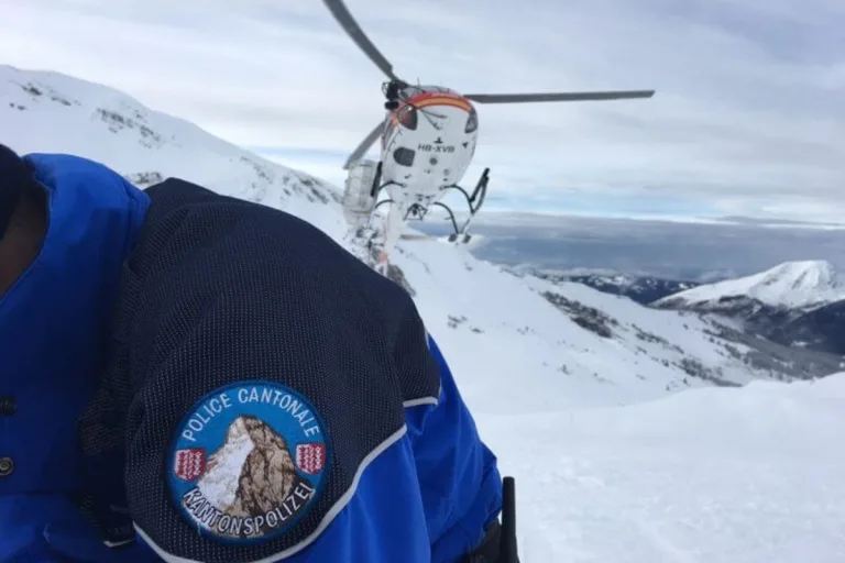 Verbier VS - 33-Jährige Frau verunfallt beim Schlitteln tödlich