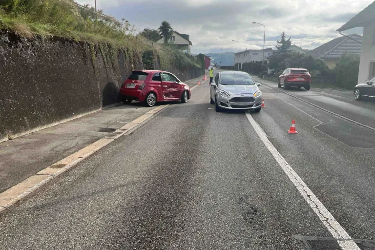 Niedergösgen SO – Person bei Kollision zwischen zwei Autos verletzt
