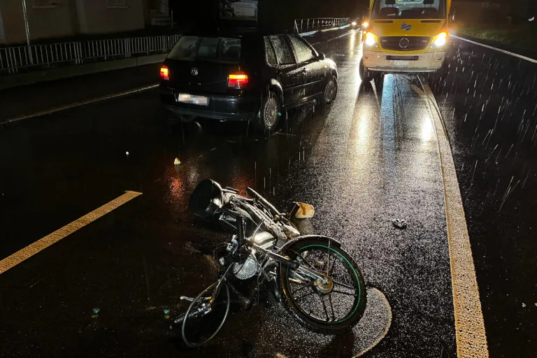 Rebstein SG – Frontalkollision zwischen Auto und Mofa – Autofahrer betrunken