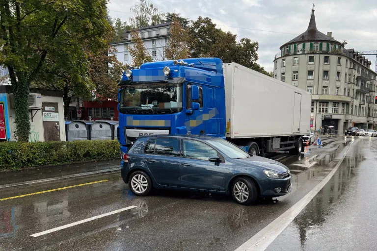 Stadt St. Gallen – Kollision bei unvorsichtigem Spurwechsel