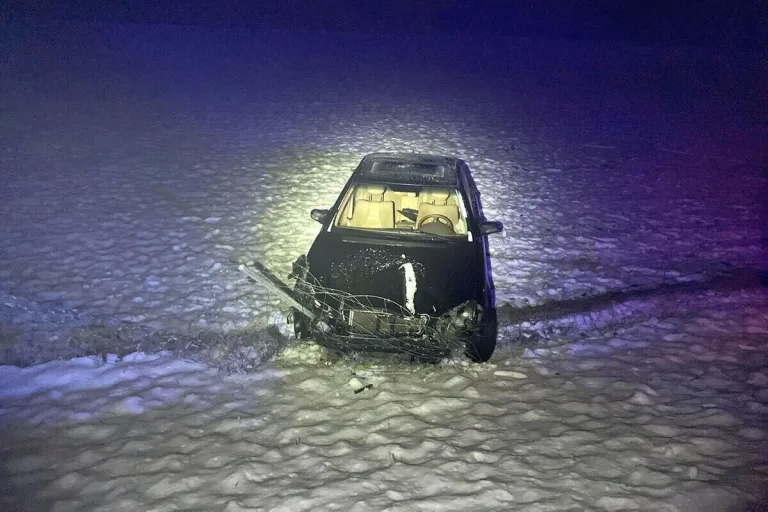  A3 bei Benken SG – Auto gerät auf vereister Fahrbahn ins Schleudern