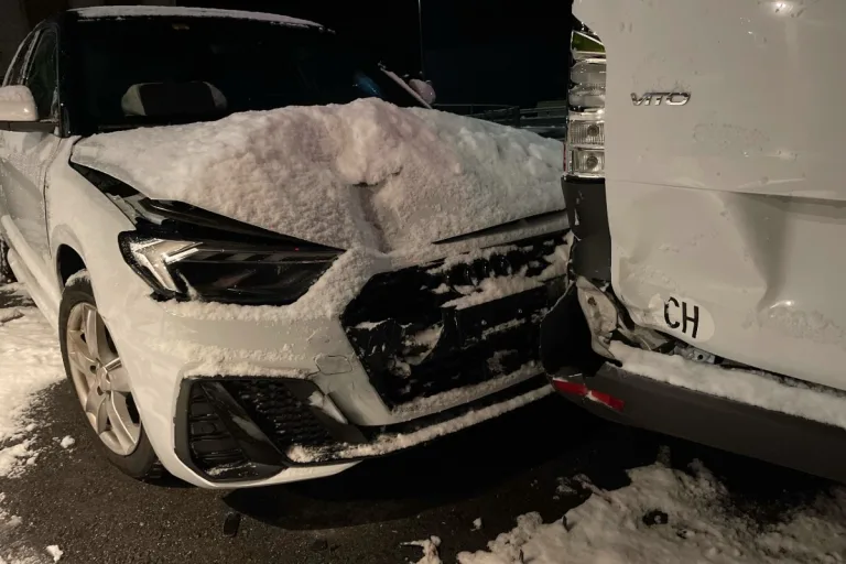 Wolfhalden - Auf schneebedeckter Fahrbahn ins Rutschen gekommen