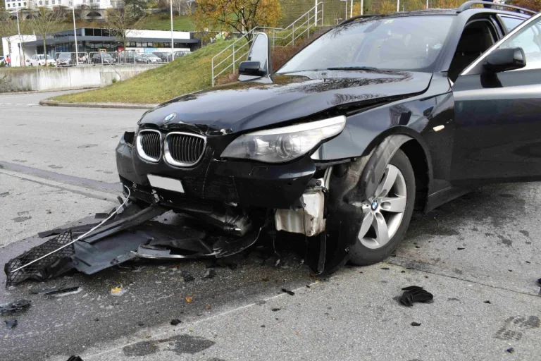 Herisau AR - Totalschaden nach Parkmanöver