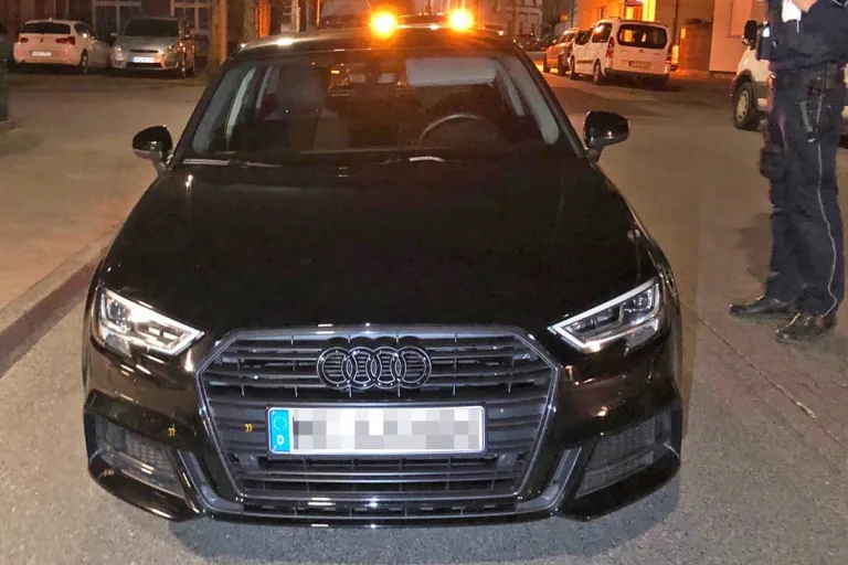 Erkrath - 18-jähriger Raser rast mit 150 km/h durch die Stadt - Audi beschlagnahmt!