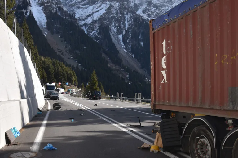 A13/Mesocco GR – Verkehr nach Unfall teilweise umgeleitet