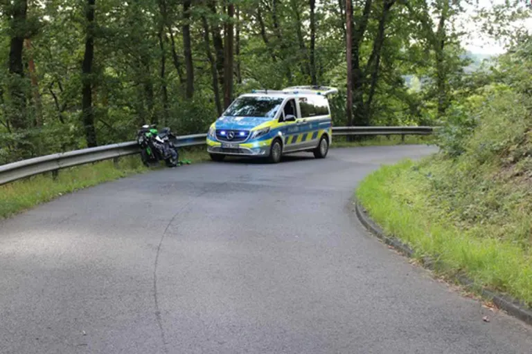 Eitorf - 16-jähriger Motorradfahrer gerät in den Gegenverkehr