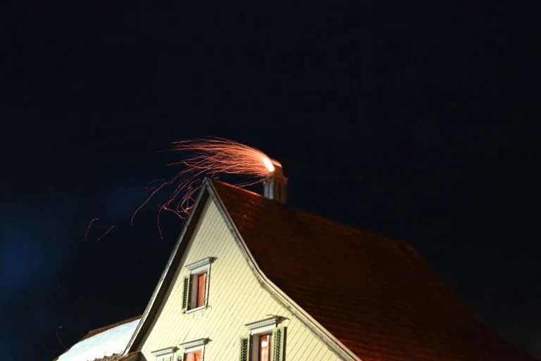 Goldingen und Arnegg SG – Brände in Einfamilienhäusern