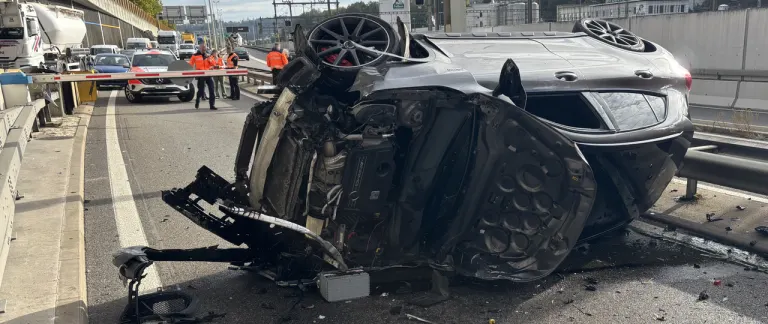 Schaffhausen – Auto überschlägt sich bei Unfall