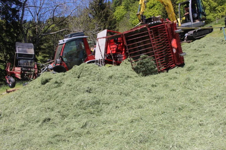 Gonten AI – Landwirtschaftliches Fahrzeug umgekippt