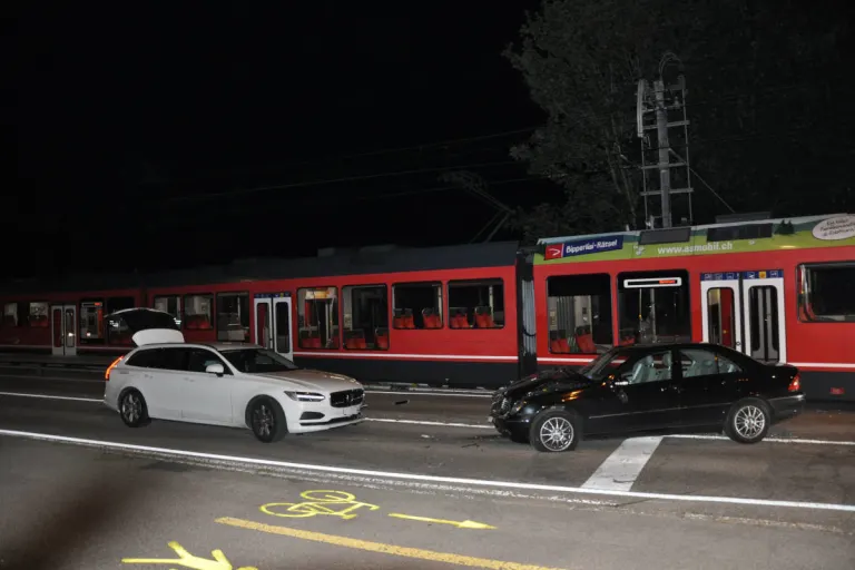 Stadt Solothurn – Kollision mit «Bipperlisi» – zwei Automobilisten verletzt
