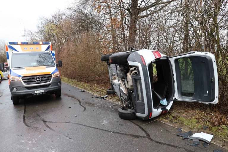 Kanton Zug  – Zwei Autounfälle mit Sachschadenfolge