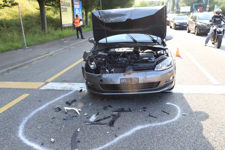 Stadt St. Gallen - Heftiger Crash an Verzweigung