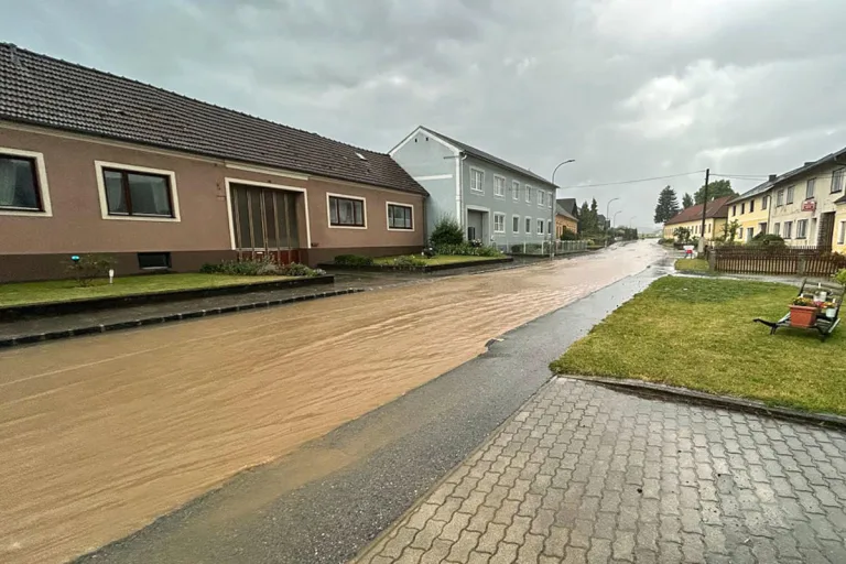 Waidhofen an der Thaya NÖ – Feuerwehr beseitigt schwere Unwetterschäden