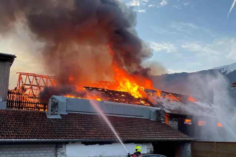 Domat/Ems GR -  Zwei Ställe vollständig abgebrannt