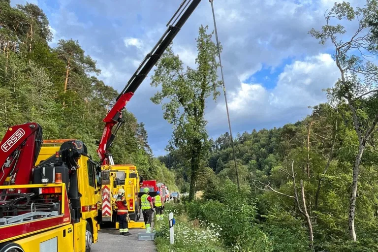 Metzerlen SO - Traktor stürzt Steilhang hinab - Fahrer tot