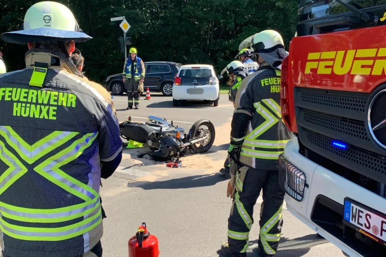 Hünxe NW – Unfall von Motorrad und Pkw