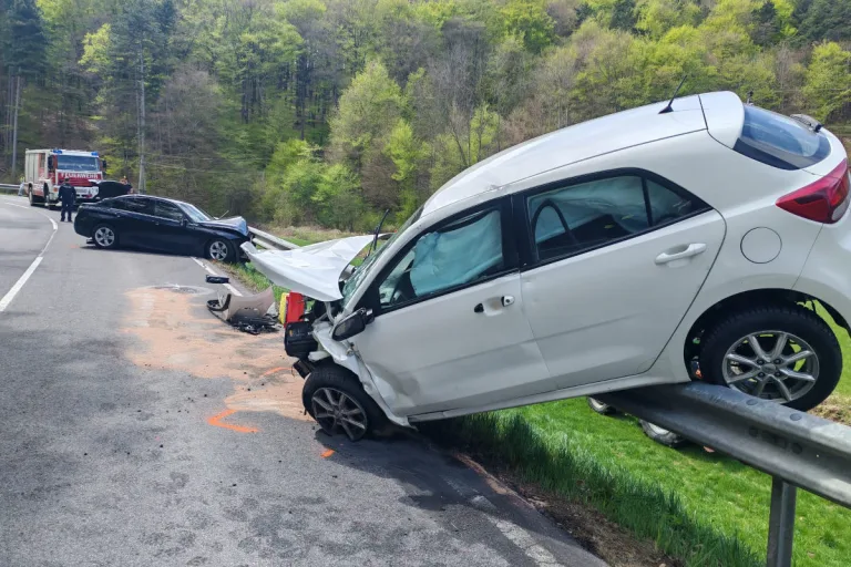 Schwerer Unfall bei Berndorf – Pkw gerät auf Gegenfahrbahn