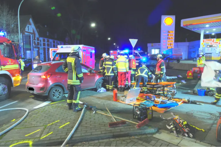 Dortmund - Verkehrsunfall mit vier Verletzten