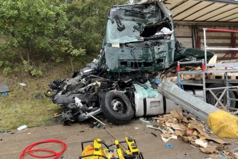 Walsrode NI - Schwerer Unfall zwischen zwei Sattelzügen 
