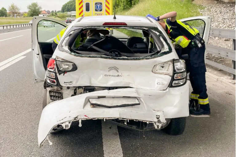 A12 Châtel-St-Denis FR – Vier Verletzte nach Unfall auf Autobahn 