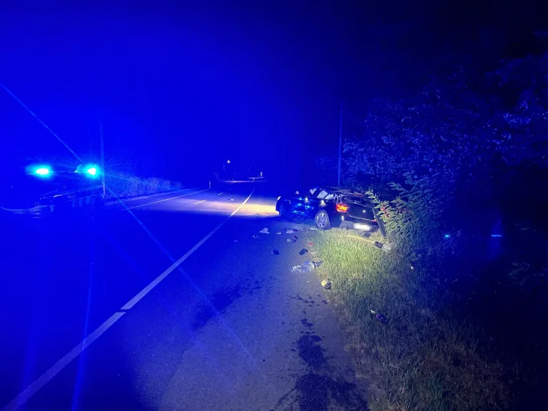 Bielefeld – BMW-Fahrer (19) überschlägt sich nach Sekundenschlaf