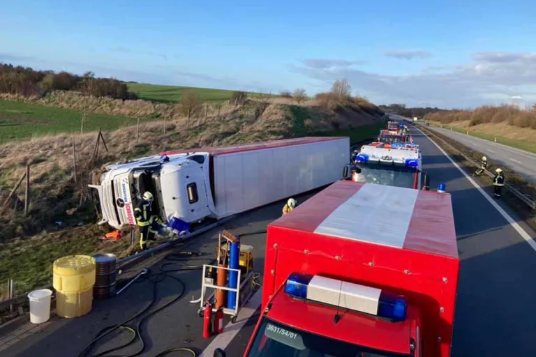 Neukloster - Schwerer Lkw-Unfall auf der A20