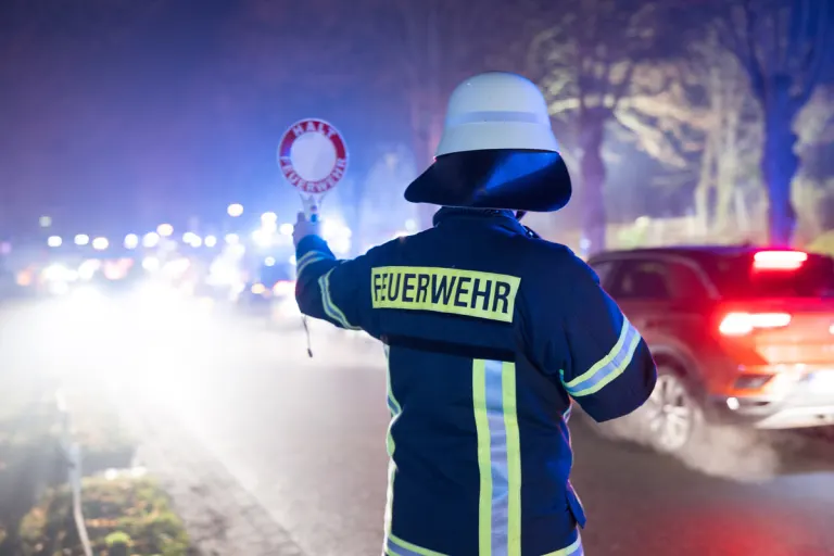 Ulm BW – Junge Fahrerin überschlägt sich mit Auto und wird schwer verletzt