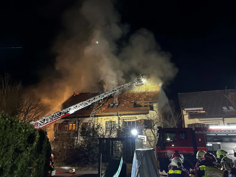 Grossbrand in Gebenstorf AG - Mehrfamilienhaus evakuiert