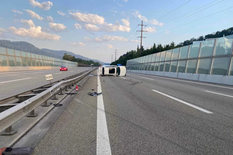 A1 Wettingen / Spreitenbach – Selbstunfall aufgrund von Alkoholeinfluss auf der Autobahn