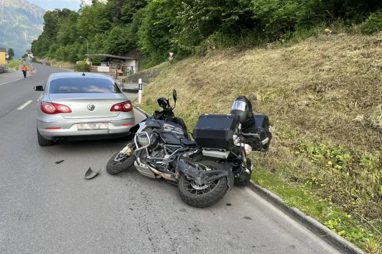 Unfall Unterterzen SG - Kollision auf der Walenseestrasse
