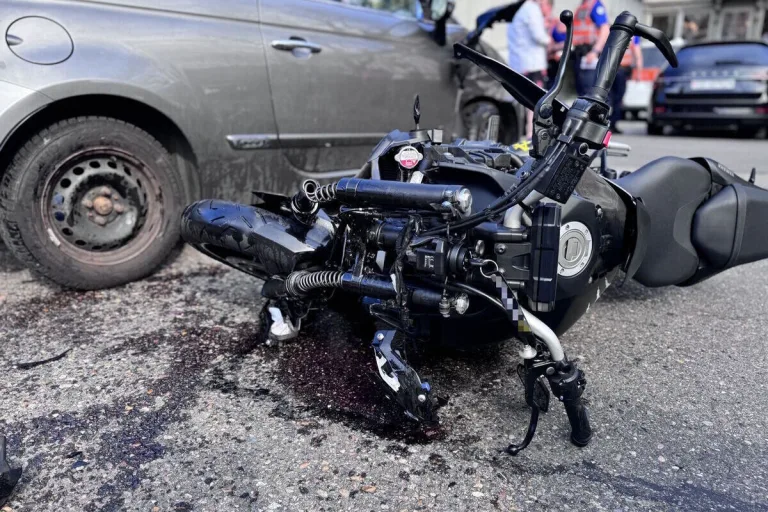 St. Gallen – Motorradlenker bei Unfall übersehen 
