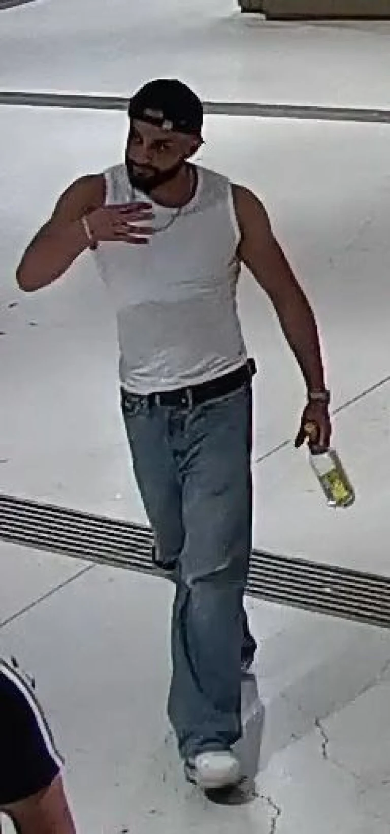 München – Fahndung nach versuchtem Raubüberfall mit Messer