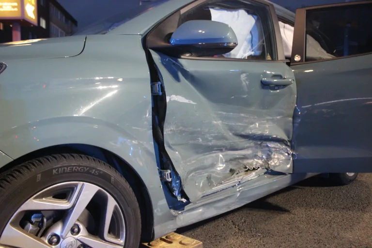 Kreuzungscrash in Velbert: 38-Jährige bei Unfall schwer verletzt