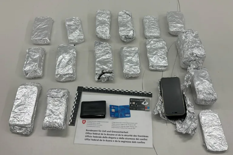 Rafz ZH - 50 gestohlene Handys bei Kontrolle entdeckt 